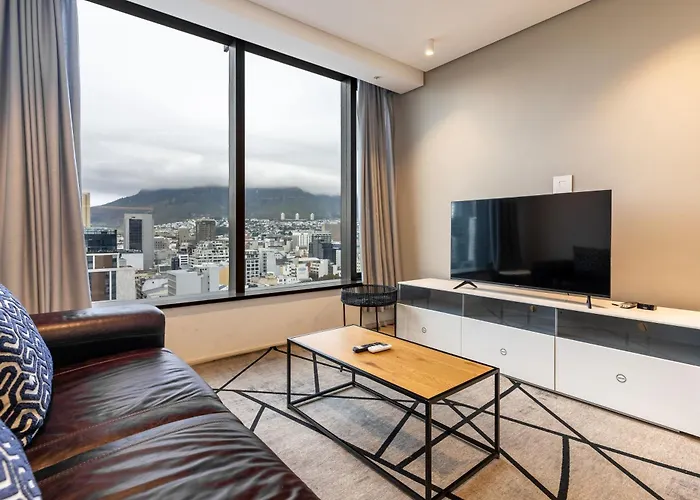 117 On Strand City Apartment - Free Onsite Parking
